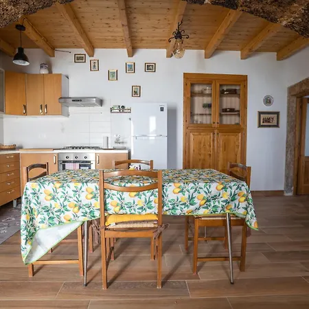 Apartment At Calascio
